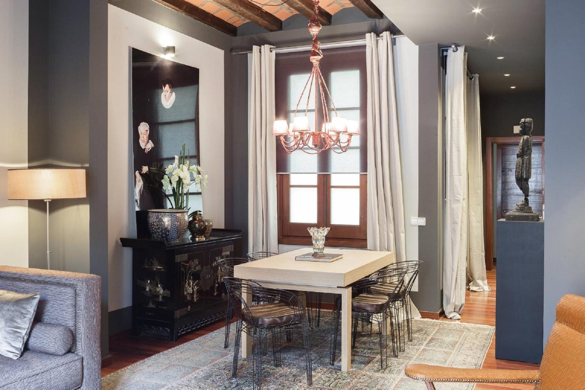 You Stylish City Center Apartments — Photos 3