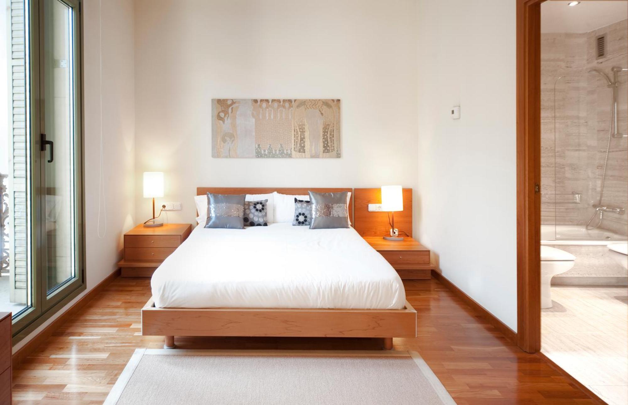 You Stylish City Center Apartments — Photos 1